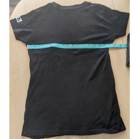 BTS BT21 Line Friends Metallic Silver Foil Group T-Shirt Size Medium - Picture 6 of 7